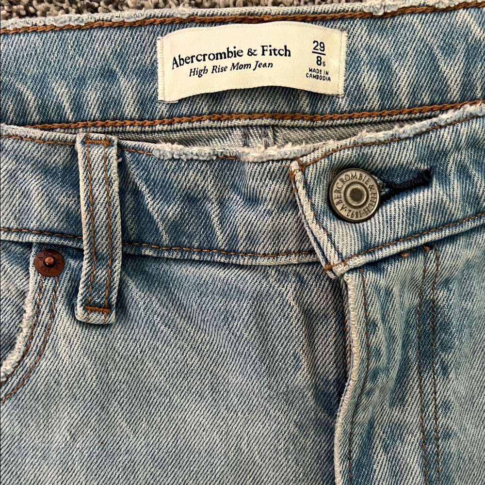 A&F High Rise Mom Jeans - Picture 2 of 4